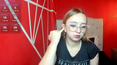 Snapshot of liaroberts1 chatting on December 18, 12:07 pm Lia Roberts online show from December 18, 12:07 pm