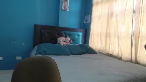 Snapshot of liaroberts1 chatting on September 13, 12:13 pm Lia Roberts online show from September 13, 12:13 pm
