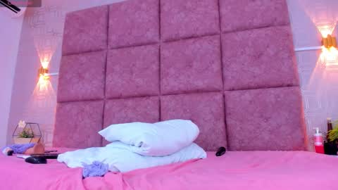 liavelez_ online show from February 27, 3:01 pm