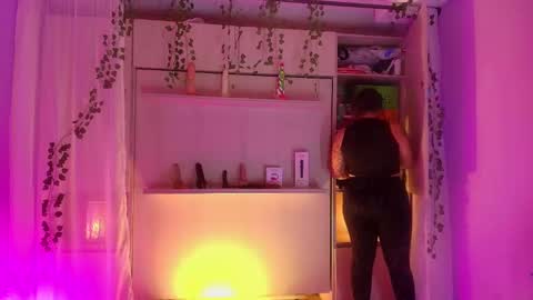 Snapshot of liiavega chatting on September 15, 11:40 am online show from September 15, 11:40 am