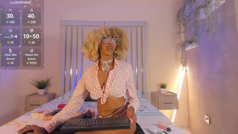 liincostelloo online show from February 4, 7:44 pm