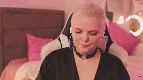 likaaberry online show from February 4, 2:42 pm