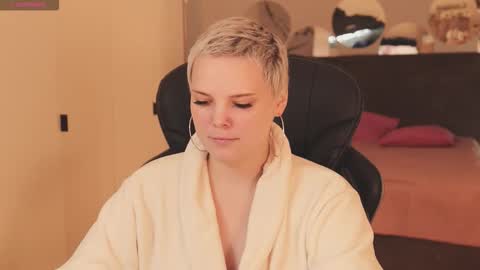 likaaberry online show from November 25, 11:45 am