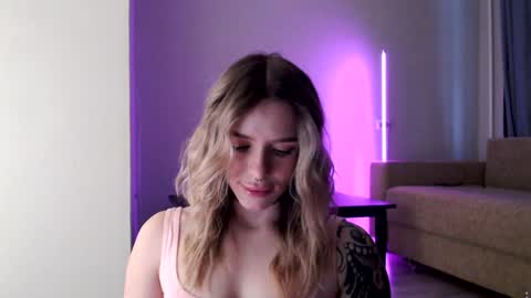 Snapshot of lil_reya chatting on January 9, 9:48 am INST Lil happines s online show from January 9, 9:48 am