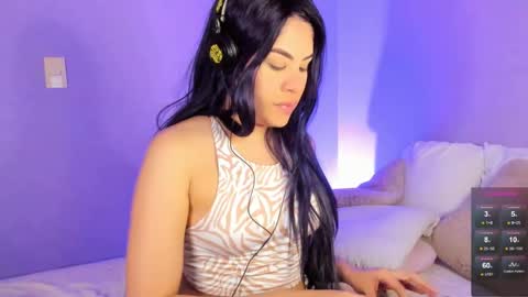 Snapshot of lil_swaay chatting on January 6, 4:04 am Lola online show from January 6, 4:04 am