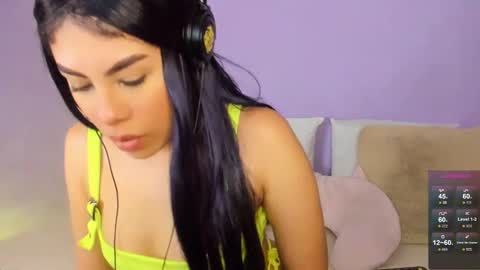 Snapshot of lil_swaay chatting on January 11, 12:33 am Lola online show from January 11, 12:33 am