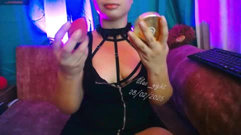 Snapshot of lilac_night chatting on February 28, 11:25 am Jen online show from February 28, 11:25 am