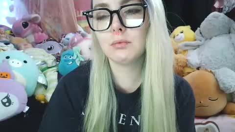 Snapshot of lilemmy1999 chatting on January 20, 5:27 pm emily ryanson online show from January 20, 5:27 pm