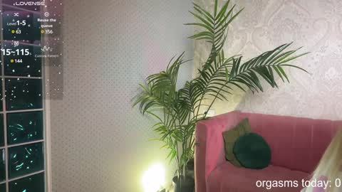 Snapshot of lili_01 chatting on January 7, 2:41 pm Lili online show from January 7, 2:41 pm