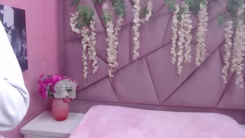 LILI CANDIES online show from October 2, 1:05 pm