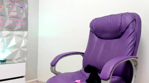 lili_rose18 online show from May 4, 1:48 pm