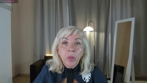 Snapshot of lilia_moons chatting on September 25, 11:20 am Lilia online show from September 25, 11:20 am