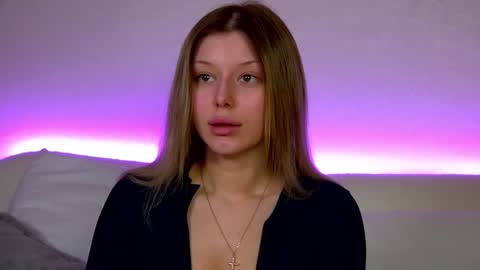 Mia online show from January 28, 6:27 am