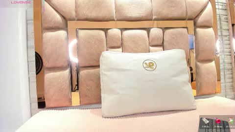 LILIAN  online show from December 16, 8:15 pm