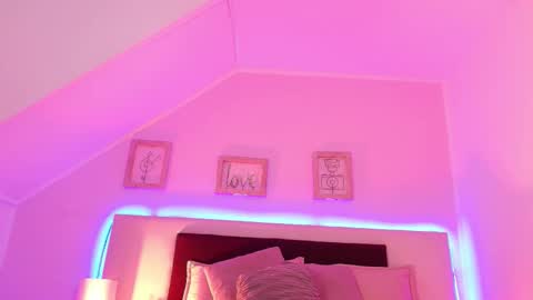 Lilith Savett online show from November 18, 12:50 pm