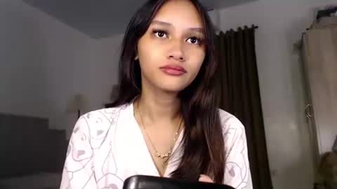Snapshot of lilit_sensual chatting on September 22, 3:05 am Chloe online show from September 22, 3:05 am