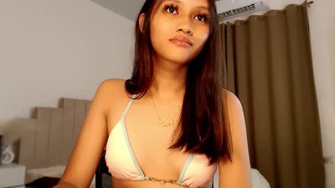Snapshot of lilit_sensual chatting on October 15, 11:24 am Chloe online show from October 15, 11:24 am
