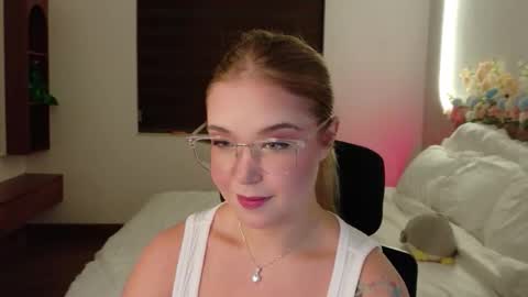 Lilith Bonheur online show from April 7, 9:50 pm