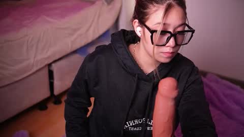 Snapshot of lilith_gray9 chatting on September 13, 3:47 am Lilith Gray online show from September 13, 3:47 am