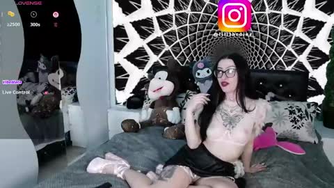 Lilith Caine online show from May 9, 6:43 pm