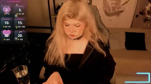 Snapshot of lilithnelson chatting on October 7, 5:50 pm LilithNelson online show from October 7, 5:50 pm