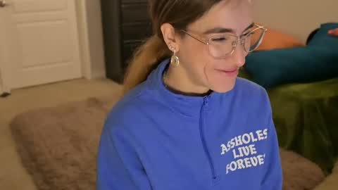 L online show from February 14, 10:38 am