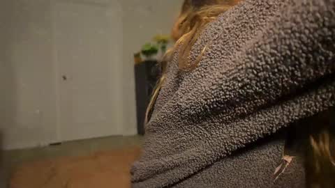 L online show from January 26, 11:06 am