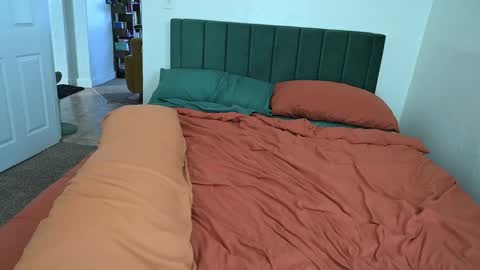 L online show from October 19, 9:50 pm