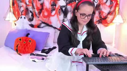 Snapshot of lilithvalmare chatting on October 12, 3:53 am Lilith online show from October 12, 3:53 am