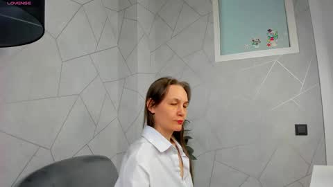 lillian_white1 online show from March 11, 7:24 am