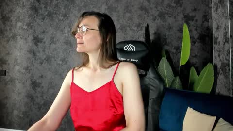 lillian_white1 online show from October 20, 12:13 am