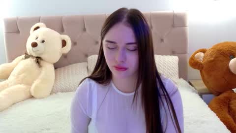 Snapshot of lilliana_moon chatting on October 3, 9:03 am lilliana_moon online show from October 3, 9:03 am