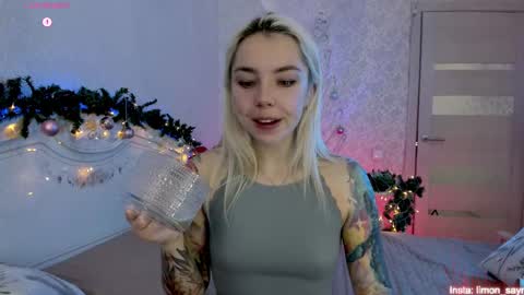 LilliMoore online show from December 14, 1:55 am