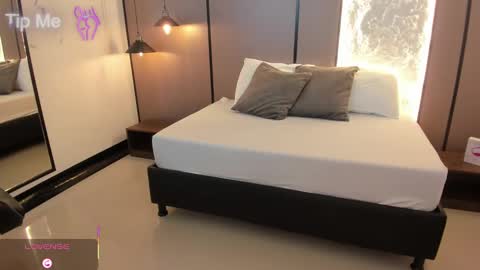 L I L L Y online show from October 7, 12:42 pm