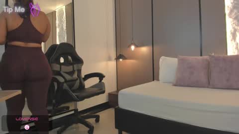 L I L L Y online show from November 17, 12:39 pm