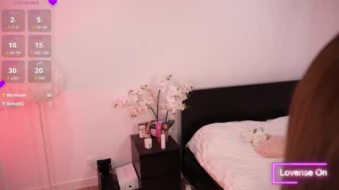 Lilly Colins online show from September 19, 7:02 pm