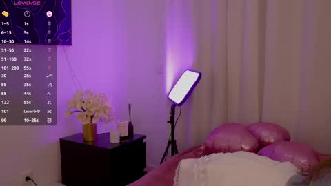 Lilly Colins online show from February 24, 4:04 pm