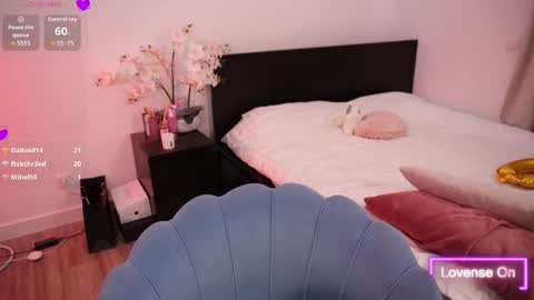 Lilly Colins online show from September 15, 7:10 pm