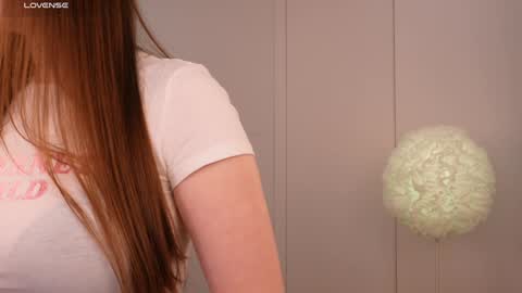 Lilly Colins online show from January 29, 3:47 pm