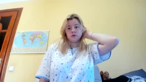 Snapshot of lillydepp chatting on October 20, 11:46 am Lilly Depp online show from October 20, 11:46 am