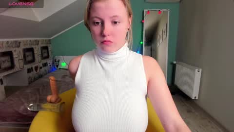 Snapshot of lillydepp chatting on December 26, 8:42 pm Lilly Depp online show from December 26, 8:42 pm