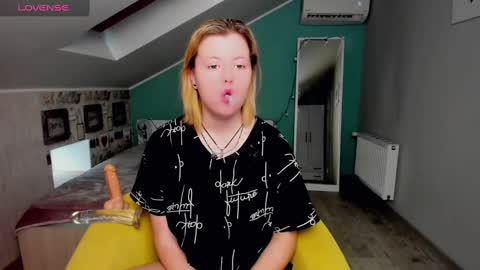 Snapshot of lillydepp chatting on December 19, 1:07 pm Lilly Depp online show from December 19, 1:07 pm