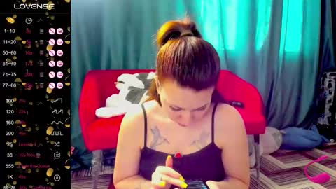 Snapshot of lillylover_ chatting on October 15, 2:36 am lillylover_ online show from October 15, 2:36 am