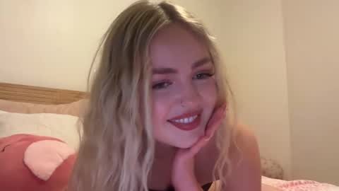 Snapshot of lillysweetsss chatting on September 26, 6:44 am Lilly online show from September 26, 6:44 am