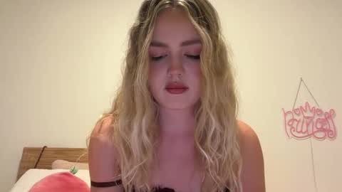 Snapshot of lillysweetsss chatting on September 27, 6:53 am Lilly online show from September 27, 6:53 am