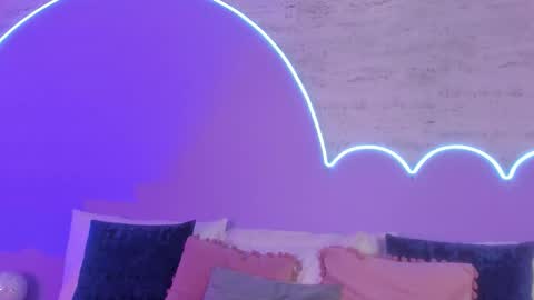 Snapshot of lilou_albrecht chatting on October 19, 1:13 pm Lilou online show from October 19, 1:13 pm