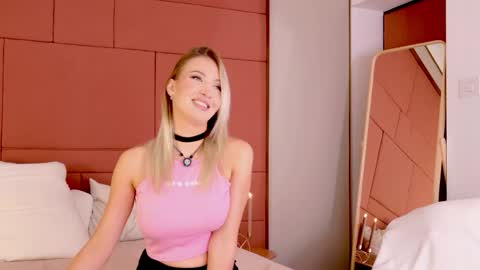 Lilou  online show from April 9, 12:32 pm