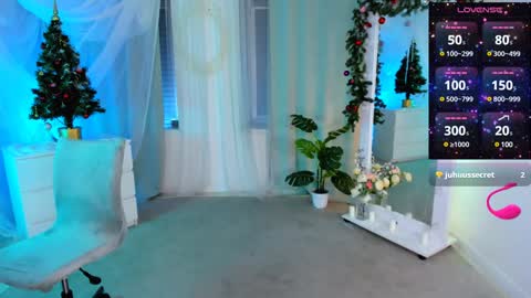 Snapshot of lily_dallass chatting on December 30, 11:17 pm lily_dallass online show from December 30, 11:17 pm