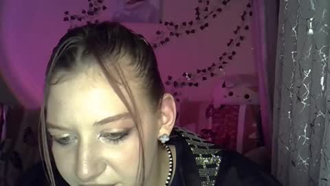 lily_ember online show from November 23, 7:15 pm