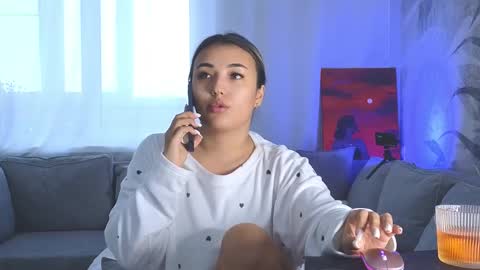 Snapshot of lily_foster_ chatting on February 17, 5:47 am Lily online show from February 17, 5:47 am